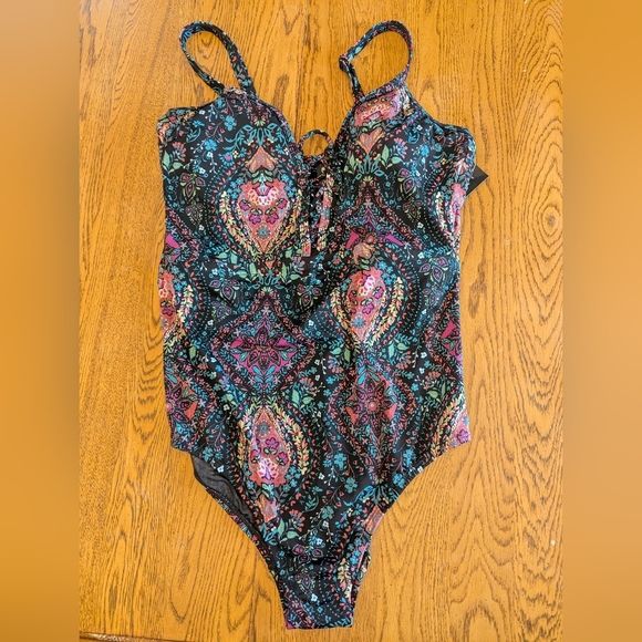 Torrid Wireless Plunge One-Piece Swimsuit plus Size 1x NWT Black - Picture 8 of 11